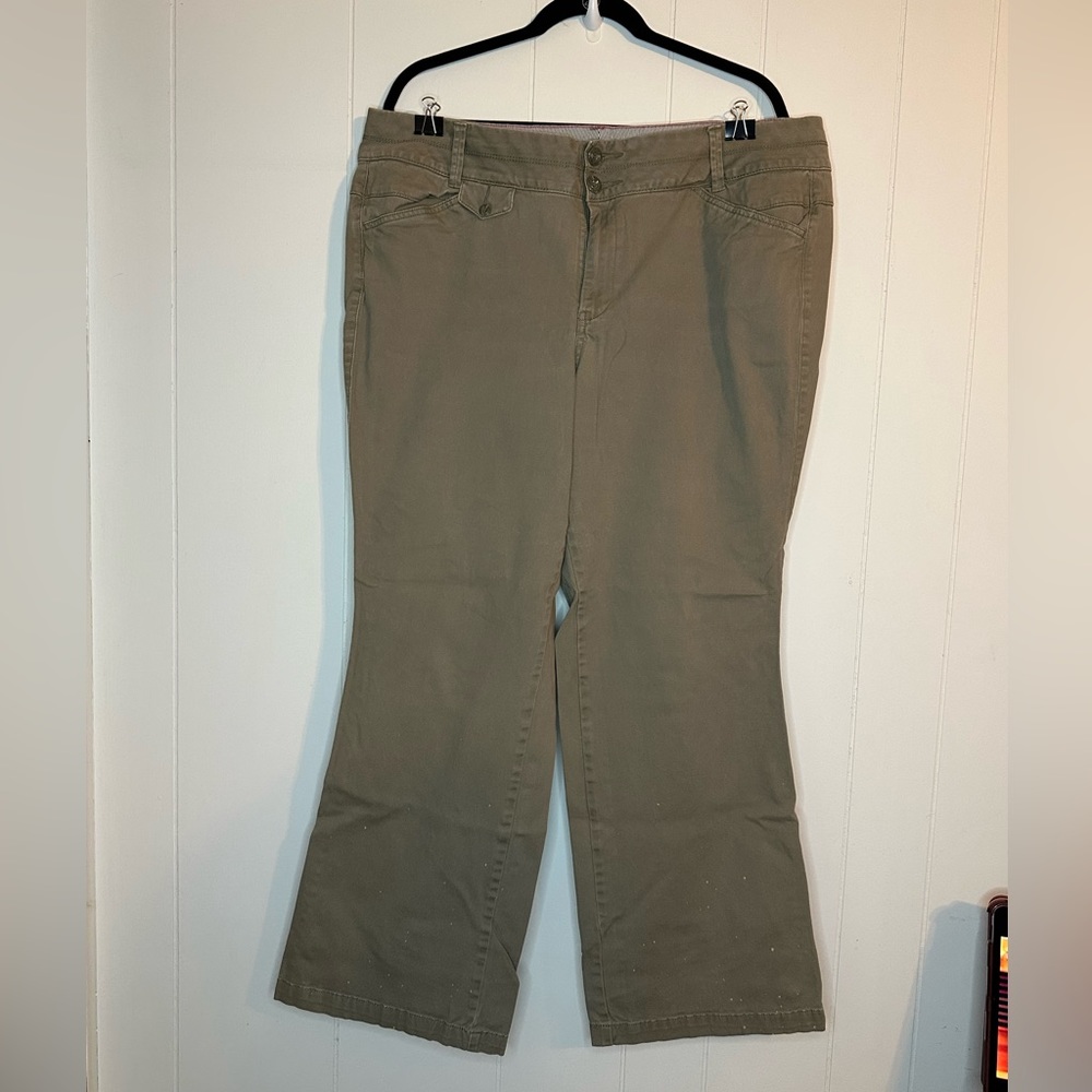 Lane Bryant wide leg cotton dress pant size 18. (Bleach stains)
